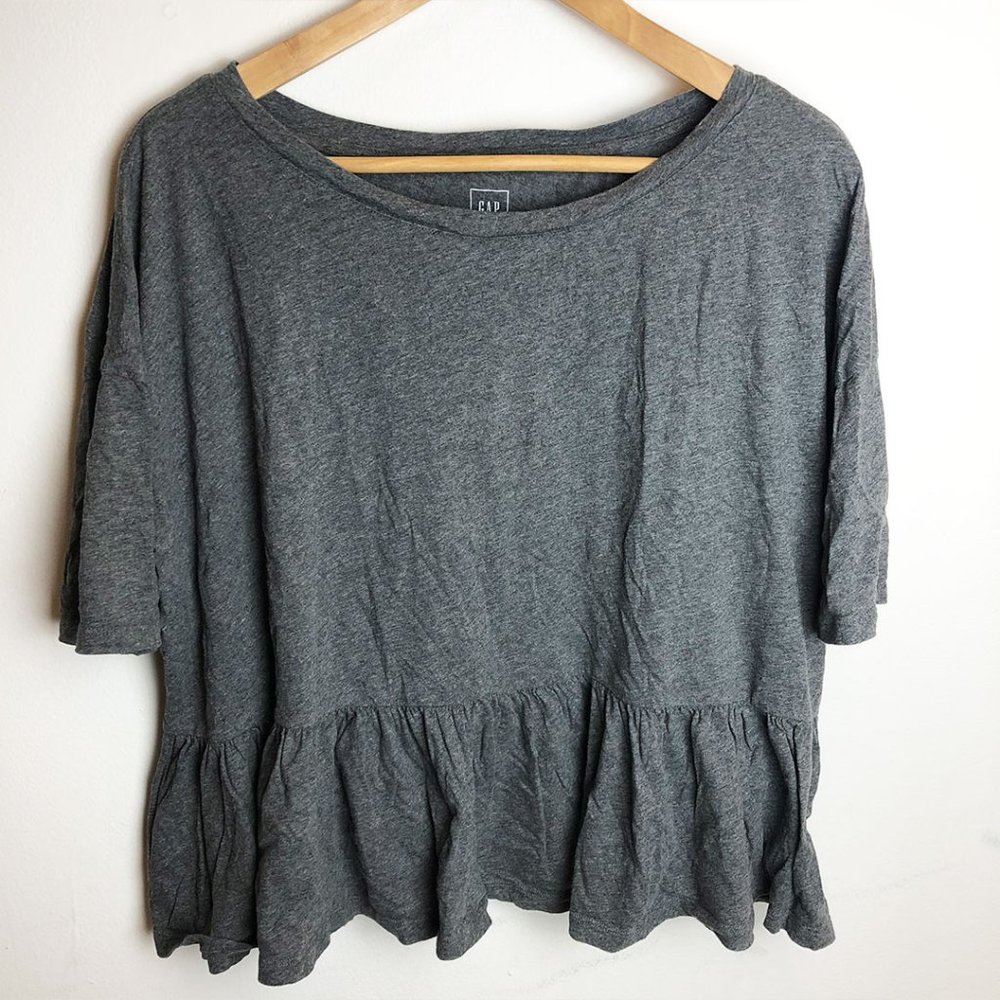 ⭐3/$30! GAP Ruffle Hem Crop Tee